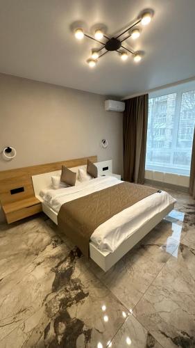 Postel nebo postele na pokoji v ubytování ЖК Шевченка ЦЕНТР Приватний паркінг Автономка