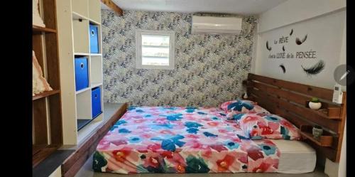 Ένα ή περισσότερα κρεβάτια σε δωμάτιο στο Appartement lumineux avec piscine à Le Moule, 70 m²