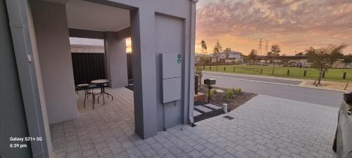 Μπαλκόνι ή βεράντα στο Quiet Master Bedroom with Ensuite, Kitchenette, Veranda & LakeView