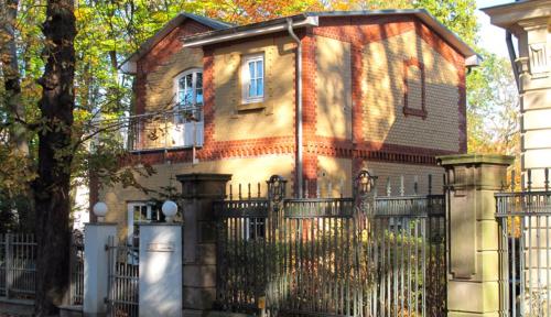 Bygningen som feriehuset ligger i