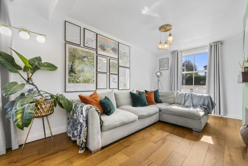 Posezení v ubytování Deppers Bridge, 3 Bedroom Property