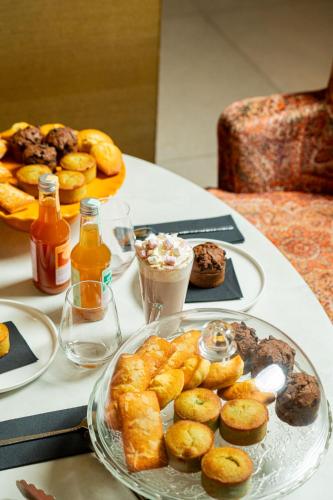 ホテルの敷地内または近くでの食事または食べ物