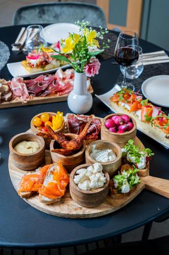 ホテルの敷地内または近くでの食事または食べ物