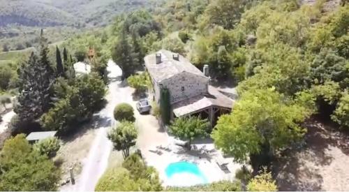 Maison 6p, 3ch, piscine chauffée, rivière, randonnée, proche VALLON Pt d'Arc