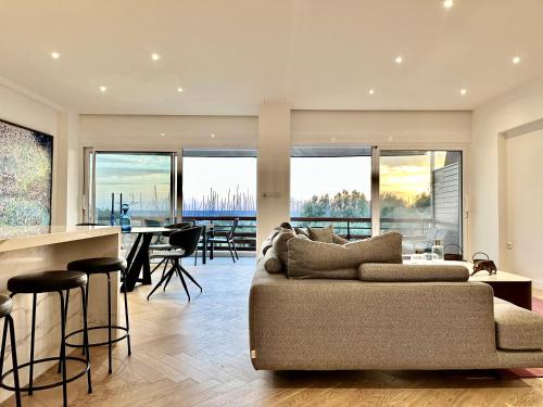 Elaia Luxury Selections - Aqua Marine