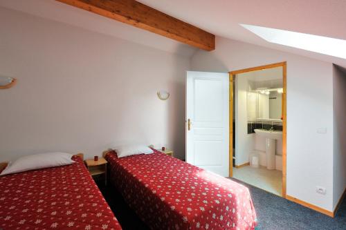Säng eller sängar i ett rum på Les Hauts de Valmeinier