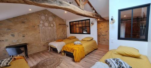 En eller flere senge i et værelse på Gîte La Ferme Du Mesnil