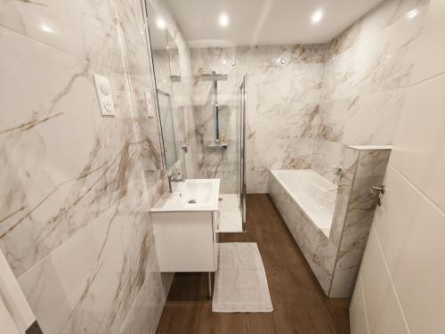 Ένα μπάνιο στο # Le 15 # Beau T3 lumineux et confortable