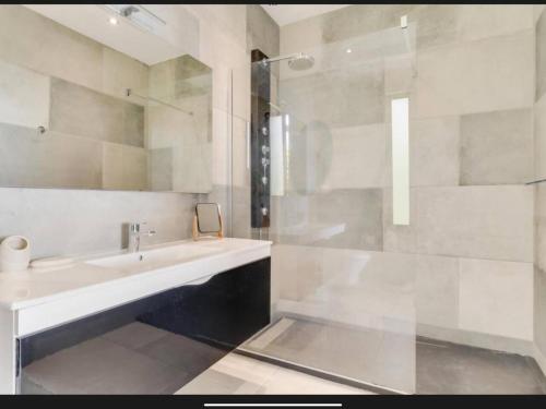 Ένα μπάνιο στο Villa Rubydom