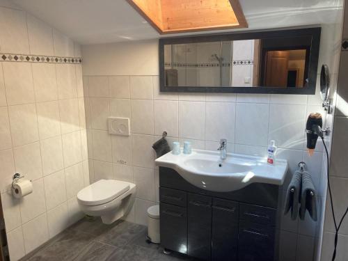 Et badeværelse på Ferienwohnung Gruberhof