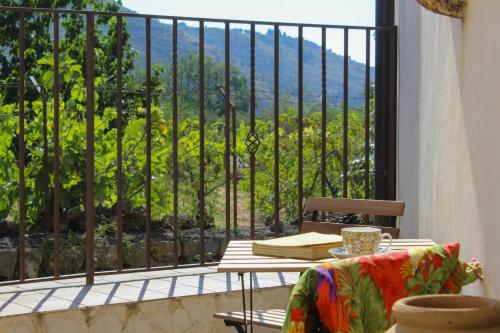 En generel udsigt til bjerge eller udsigt til bjerge taget fra feriehuset