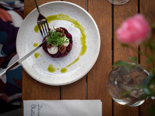 Φαγητό σε αυτό το ξενοδοχείο ή κάπου εκεί κοντά