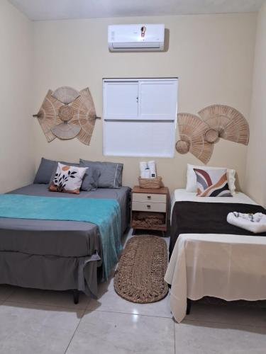 Ένα ή περισσότερα κρεβάτια σε δωμάτιο στο Casa vila costeira Guriú térreo