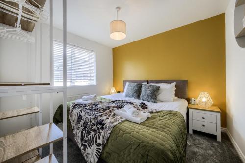 a bedroom with a bed and a window at NEW! Private Driveway, Spacious, 2 Bathroom, Fast WiFi in Berkswell