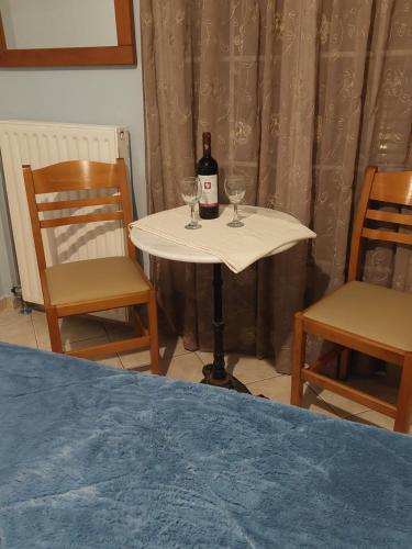 Ποτά στο Rouchotas Studios by Viktor 1rst Floor