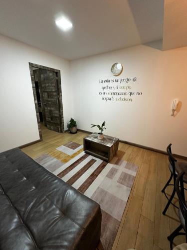 Et opholdsområde på Modern and Central Suite in Ibarra