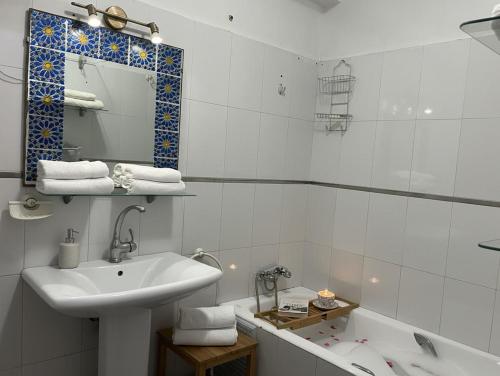 Ένα μπάνιο στο Rabat Central Executive Suite Apartment