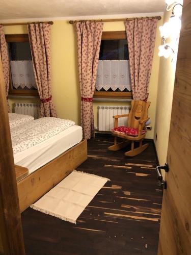 Giường trong phòng chung tại Flora Alpina apartments - Residenza Bieltschocke