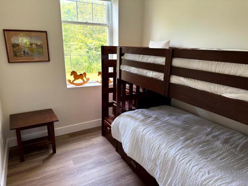 Postel nebo postele na pokoji v ubytování Burk Falls Escape 2 Bed1Bath