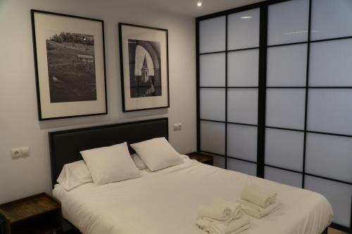 a bedroom with a bed with two towels on it at La Borda del Gato Rafa in Vielha