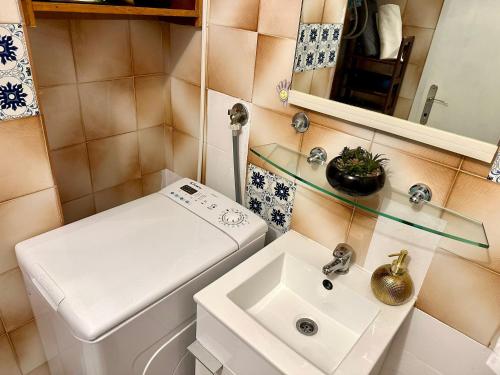 Ένα μπάνιο στο Damir Apartments Nadallina