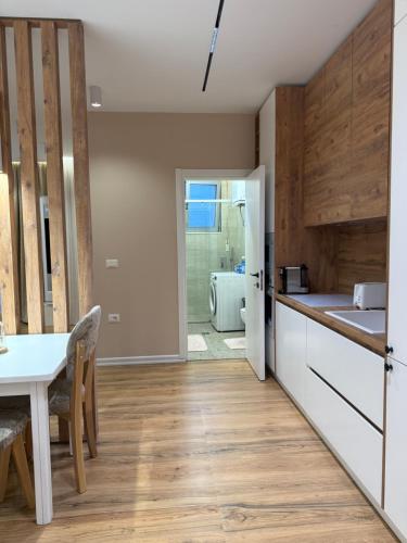 Η κουζίνα ή μικρή κουζίνα στο Sapphire Residency