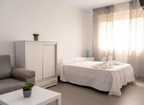 En eller flere senge i et værelse på Estudio cerca de la playa y del centro