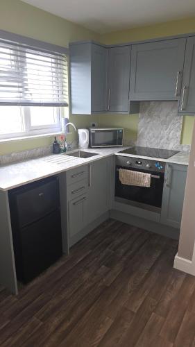 Lodge Causeway studio flat in Fishponds Bristol photo 8