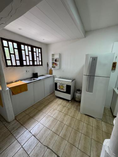 Kuchyň nebo kuchyňský kout v ubytování Casa de Praia pé na areia