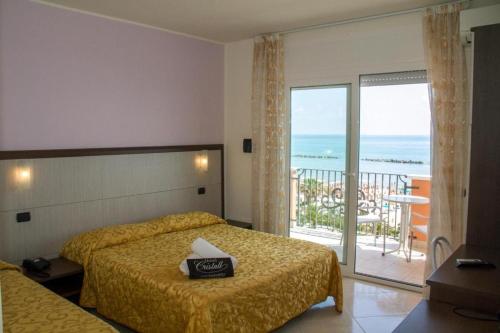 Giường trong phòng chung tại Hotel Cristall