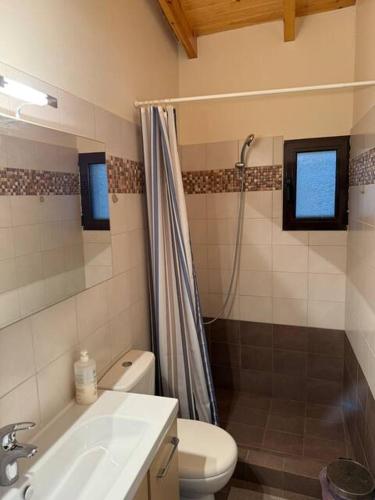 Ένα μπάνιο στο Stymfalia Cozy Village Guesthouse