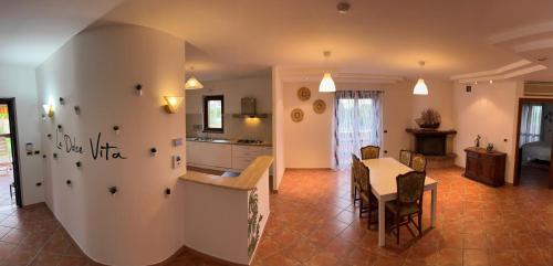 a kitchen and living room with a table and chairs at Villa Ninnì in Treglio
