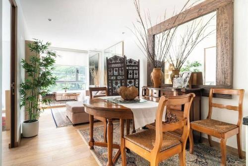 a dining room with a table and chairs at Polanco Bohemian Luxury in Mexico City