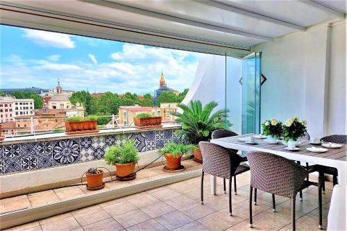 Penthouse with panoramic terrace at the Colosseum