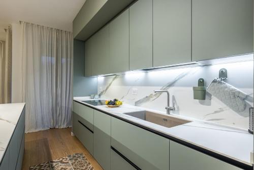 Η κουζίνα ή μικρή κουζίνα στο Luxury Apartment Near Milan - 6 Guests - Metro M2