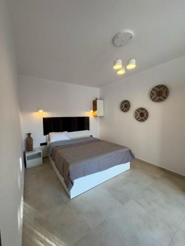 a bedroom with a bed in a room at Villa & Apartament Armonia 3 Gaja Flora Gavalochori - Vamos KRETA in Vamos