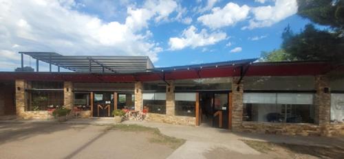 Tòa nhà nơi khách sạn tọa lạc