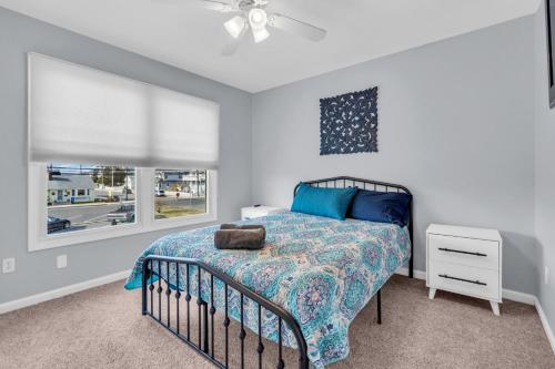 a bedroom with a bed and a window at Seaside Park Beach Home 3BR w Deck Peloton Parking 6 Beach Passes in Seaside Park