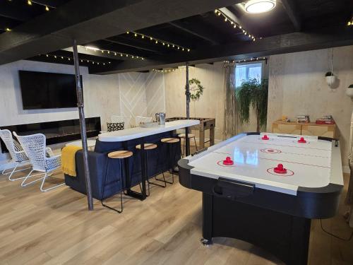 Billede fra billedgalleriet på Spot Caché - Private Waterfront Cottage i Papineauville