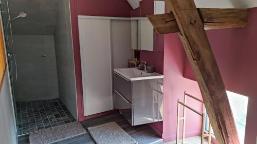 Η κουζίνα ή μικρή κουζίνα στο Gite De L'Aeti - SPA prive - Piscine - Vignoble