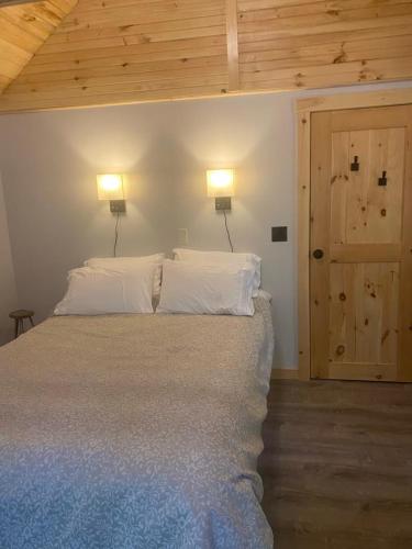 Postel nebo postele na pokoji v ubytování Split-Brook Camp