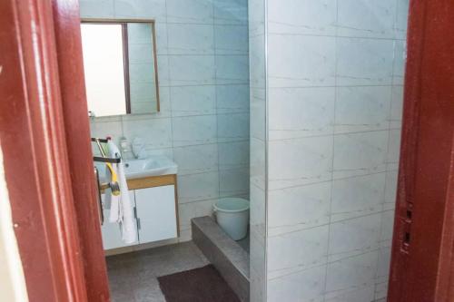 Ένα μπάνιο στο feel at home two bedrooms