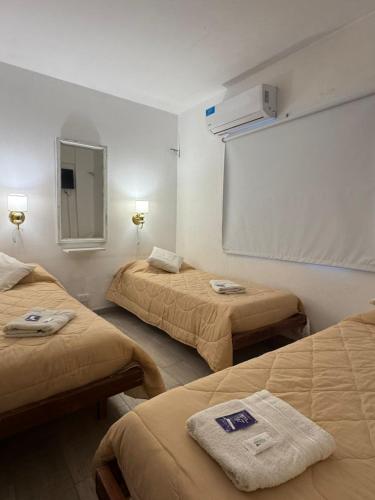 Una cama o camas en una habitación de Hotel Plaza