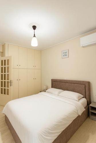Mamour Apartments, Near Tram & 8' to Beach, Queen Bed Comfort