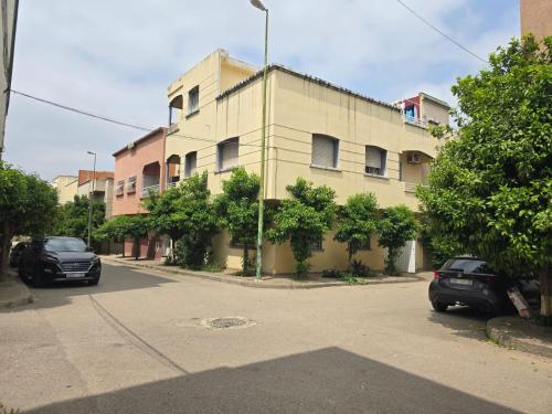 Tòa nhà nơi căn hộ tọa lạc