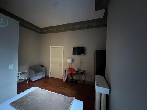 a room with a bedroom with a bed and a table at Klaus Guesthouse in Toronto