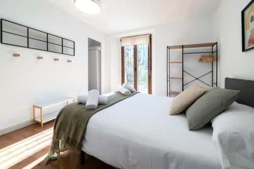 Ένα ή περισσότερα κρεβάτια σε δωμάτιο στο APT Cozy Jacuzzi Billiards Diana Central