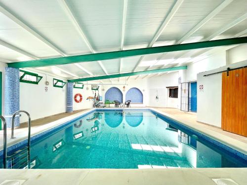 Πισίνα στο ή κοντά στο Cave Houses Ed, Yara and Nadieh with PRM facilities