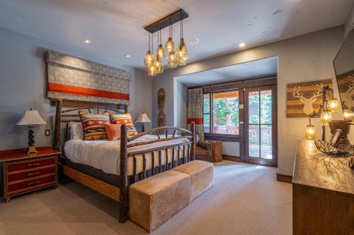 Ένα ή περισσότερα κρεβάτια σε δωμάτιο στο Silverfox at Northstar