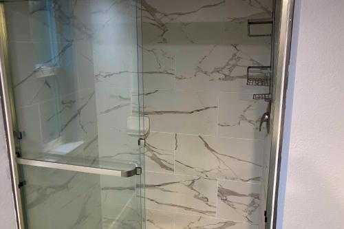 Ένα μπάνιο στο Tiny Lake Retreat